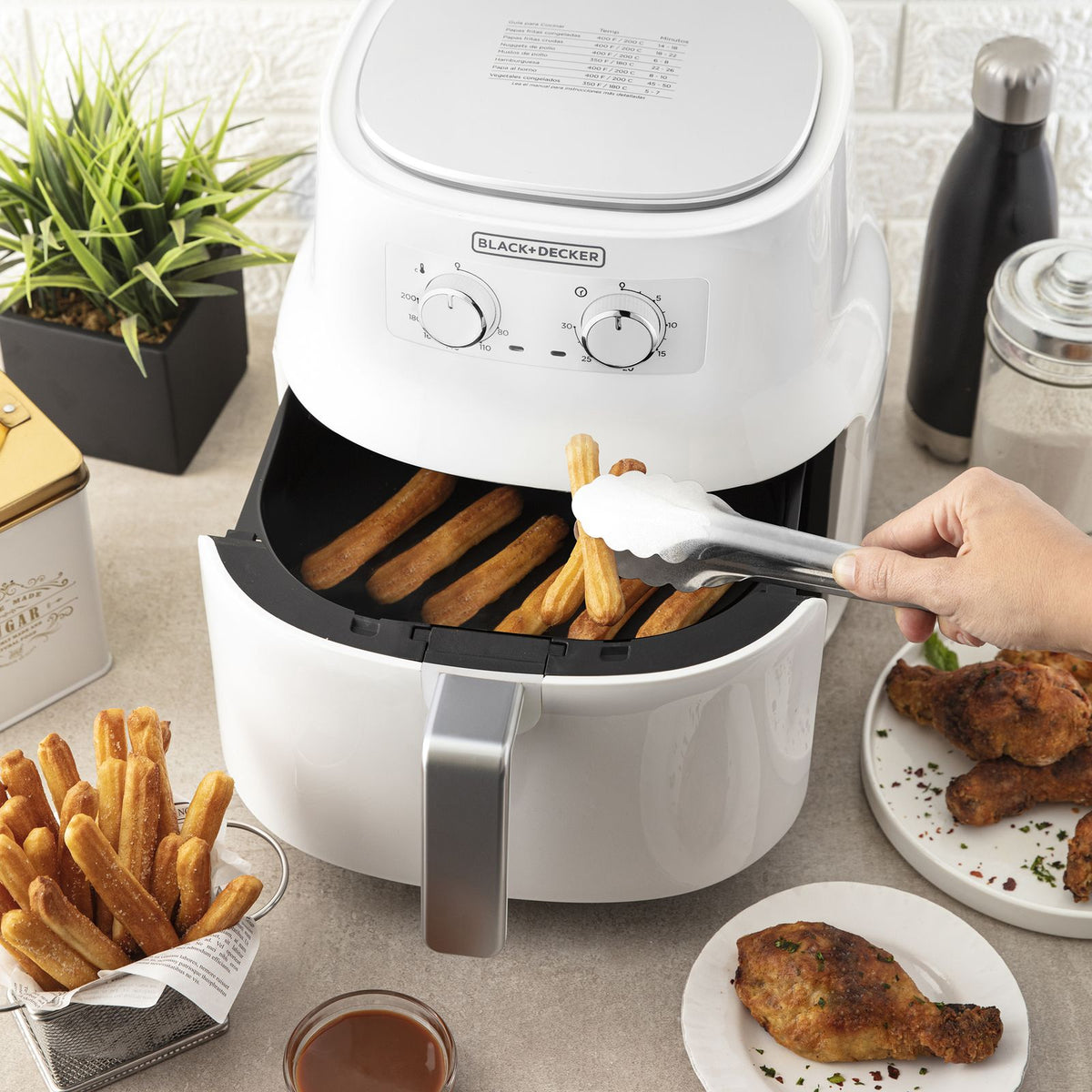 Freidora de Aire Black & Decker HF4004W | 4.5 Litros | Color Blanco